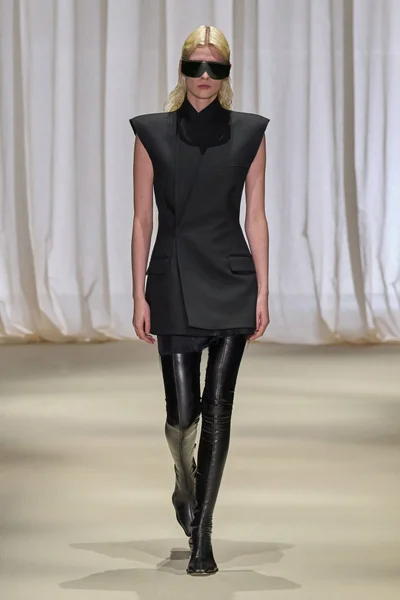 Look 9